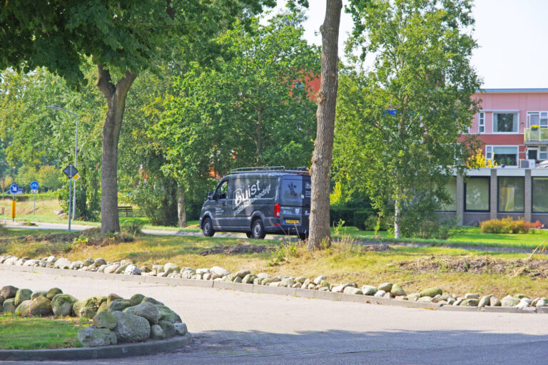 PBuist installatiebedrijf busje geparkeerd op straat
