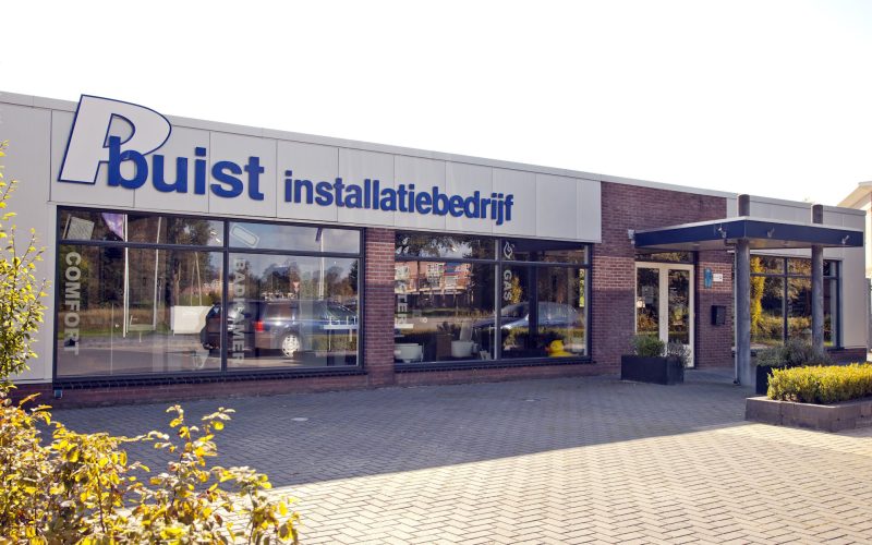 _MG_2169 klein Pbuist installatiebedrijf voorkant pand