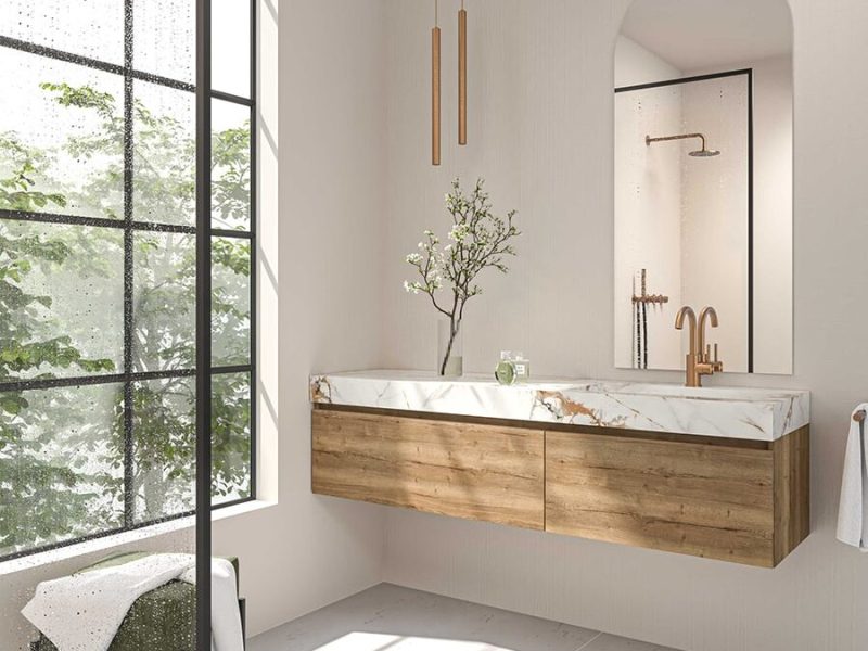 sanibell bliss Licht en modern badkamerontwerp gerealiseerd door PBuist met zwevend houten meubel, marmeren bovenblad en koperen kraan, naast groot stalen raam